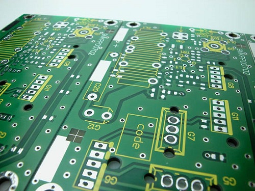 Ślepe i zagrzebane przelotki - jak wykorzystać ich zalety w projektach urządzeń elektronicznych