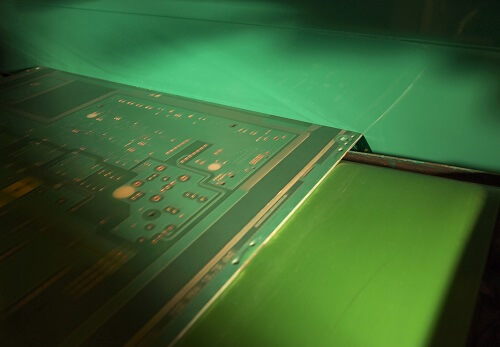 Solder masks in printed circuits - application process